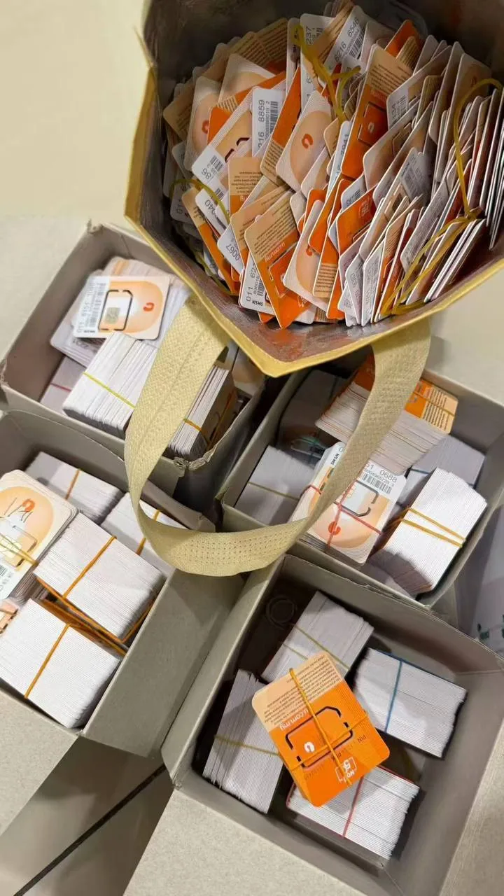 批量 SIM 卡实拍