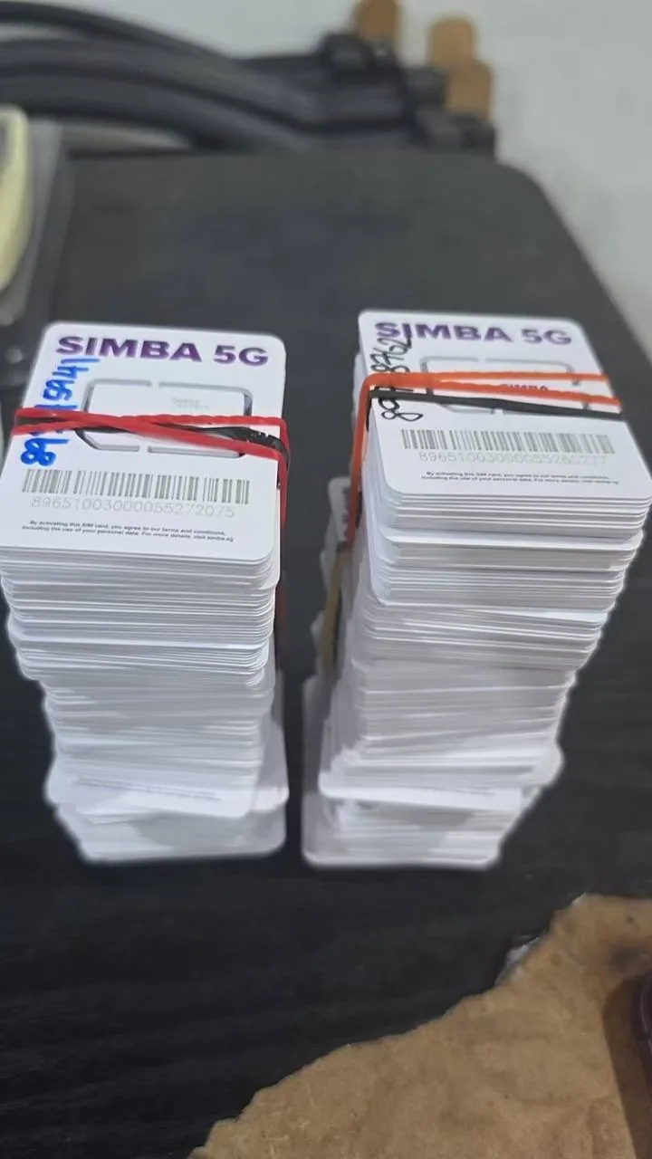 SIMBA SIM 卡叠放实拍